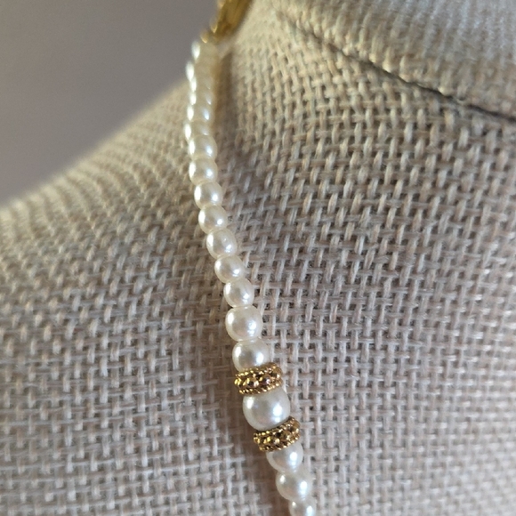 Gold and White Pearl Necklace - Picture 6 of 7